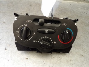Peugeot 206 panel nawiewu 1,1B 64138