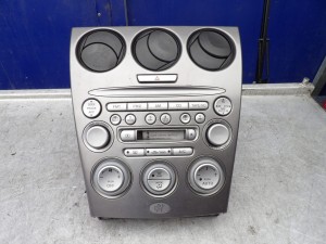 Mazda 6 I panel nawiewu, radio 1,8B GJ6E66AS0