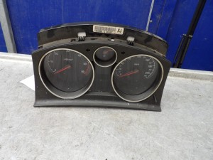Opel Astra H zegary, liczniki 1,9CDTI 132252988 XJ