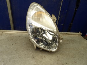 Daihatsu Sirion M100 lampa przednia prawa 1,0B