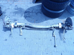 VW Caddy III oś tylna