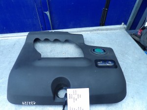 Skoda Octavia I pokrywa silnika