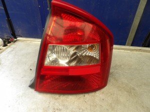 Kia Cerato I lampa tylna prawa sedan