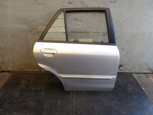 Mazda 323BJ drzwi tylne prawe HB 5D