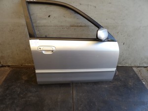 Mazda 323BJ drzwi przednie prawe HB 5D