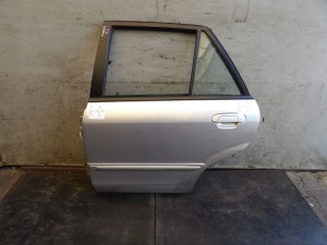 Mazda 323BJ drzwi tylne lewe HB 5D