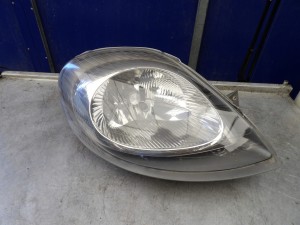 Renault Trafic II lampa przednia prawa 7700311372 91165720 89005568 VALEO