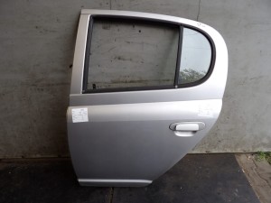 Toyota Yaris I drzwi tylne lewe lak. 199 HB 5D