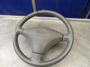 Toyota Yaris I kierownica