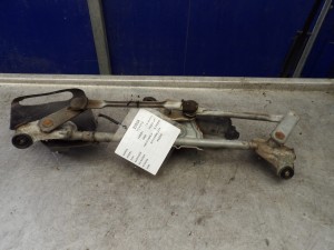 Toyota Yaris I mechanizm wycieraczek przód 85110-52010 159200-3940