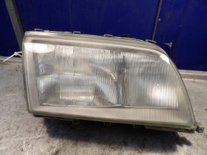 Mercedes C klasa W202 lampa przednia prawa 0301036202