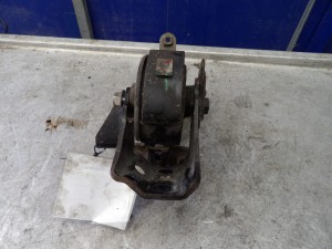 Toyota Corolla E15 mocowanie skrzyni 1,6B