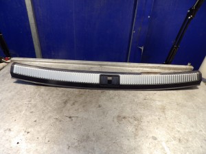 Audi A4 B6 próg, osłona bagażnika 8E9864483