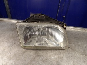 Ford Fiesta MK4 lampa przednia prawa 92FG13005 A2