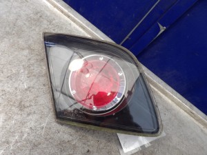 Mazda 3 I lampa tylna lewa klapa HB