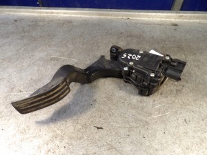 Ford Fiesta MK5 pedał gazu 010946-15