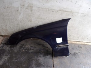 Mercedes W203 C klasa błotnik przedni lewy lak. 359