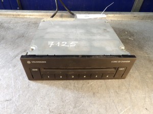 Volkswagen Golf IV zmieniarka CD 3B7035110