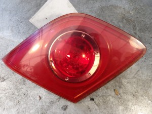 Mazda 3 lampa tylna lewa klapa