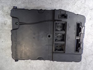 Renault Megane II skrzynka bezpieczników 8200306434 S118400220C