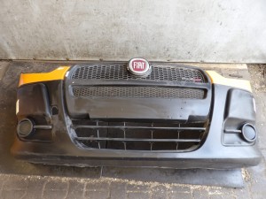 Fiat Doblo II zderzak przedni lak. 061