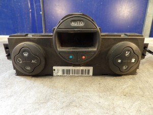Renault Megane II panel nawiewu, klimatyzacji 8200070752