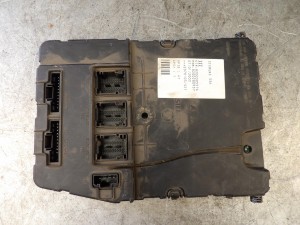 Renault Megane II skrzynka bezpieczników 8200305576 S118400300