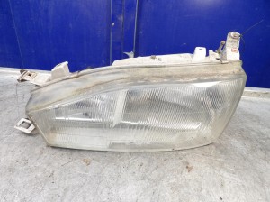 Toyota Camry III lampa przednia prawa 11075424