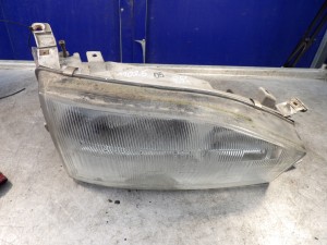 Toyota Camry III lampa przednia lewa 11075424