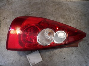 Mazda V 5 lampa tylna lewa C23551160 K2442
