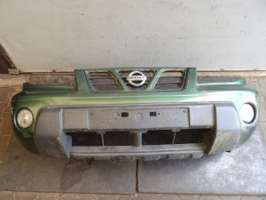 Nissan X-trail T30 zderzak przedni lak. DS2