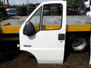 Peugeot Boxer I drzwi przednie lewe białe