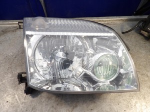 Nissan X-Trail T30 lampa przednia prawa