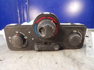 Renault Clio III panel nawiewu, klimatyzacji 030967W 69590001