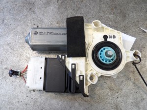 Seat Altea silniczek szyby tył prawy 1K0959704B 5P0839402