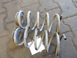 Opel Corsa D sprężyny tył 1,4B