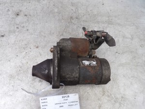 Fiat Grande Punto rozrusznik 55193355 S114.905 0600223 HITACHI