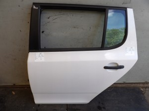 Skoda Fabia II drzwi tylne lewe lak. 1026 HB 5D