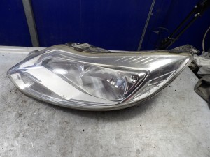 Ford Focus MK3 kombi lampa przednia lewa BM51-13W030-AH