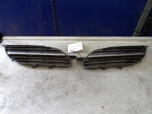 Nissan Almera Tino atrapa, grill
