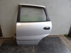 Nissan Almera Tino drzwi tylne lewe KL0