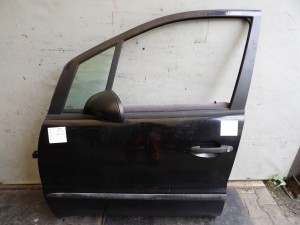 Mercedes W168 drzwi przednie lewe HB 5D lak. 696