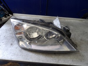 Ford Mondeo MK3 lampa przednia prawa 1S71-13005-AJ 0301174202