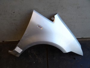 Ford C-MAX błotnik przedni prawy lak. 03