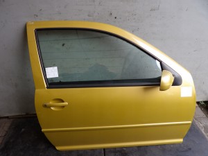 Volkswagen Golf IV drzwi przednie prawe HB 3D lak. LA1U