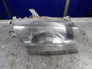 Mazda 323BA lampa przednia prawa