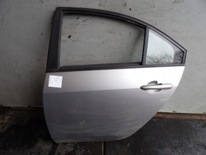 Nissan Primera P12 drzwi tylne lewe Liftback 5D lak. KY0