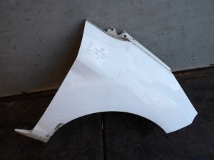 Ford Fiesta MK7 VII błotnik prawy lak. H9