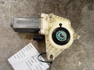 Mercedes W245 silniczek szyby prawy przód A1698201642 996137-101