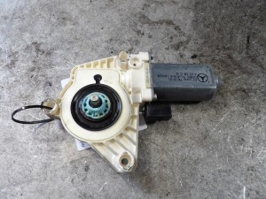 Mercedes W245 silniczek szyby lewy przód 997138-101 1698201542